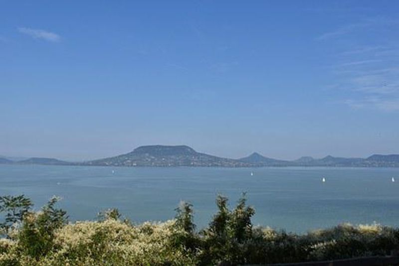 Az Alkotmánybíróság nem a Balaton partvonalán történő építést tiltotta meg